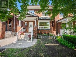 27 LESMOUNT AVENUE  Toronto, ON M4J 3V5