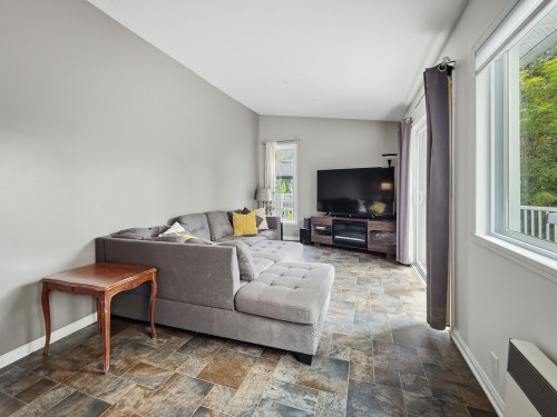 Salon - 192 12E Avenue O., Venise-En-Québec, QC - Indoor Photo Showing Living Room