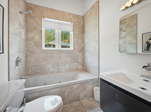 Salle de bains - 192 12E Avenue O., Venise-En-Québec, QC - Indoor Photo Showing Bathroom