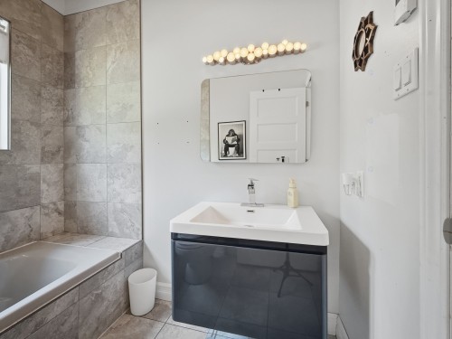 Salle de bains - 192 12E Avenue O., Venise-En-Québec, QC - Indoor Photo Showing Bathroom