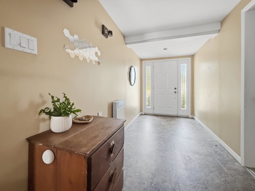 Hall d'entrée/Vestibule - 192 12E Avenue O., Venise-En-Québec, QC - Indoor Photo Showing Other Room