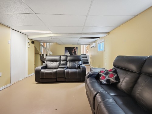 Salle familiale - 192 12E Avenue O., Venise-En-Québec, QC - Indoor Photo Showing Basement