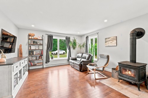 Salon - 1911 Rg Kempt, Saint-Alexandre, QC - Indoor Photo Showing Living Room With Fireplace