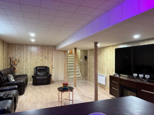 Salle familiale - 45 Av. Richelieu, Rouyn-Noranda, QC - Indoor
