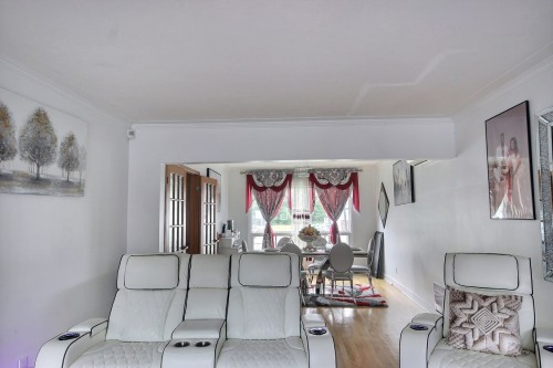 Salon - 45 Av. Richelieu, Rouyn-Noranda, QC - Indoor