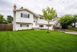 4377 Fieldmont Pl Saanich, BC V8N 4Z4