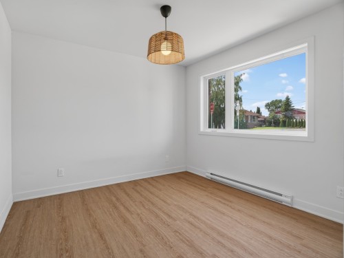 Master Bedroom - 2-338 Rue St-Raphael, Salaberry-De-Valleyfield, QC - Indoor Photo Showing Other Room