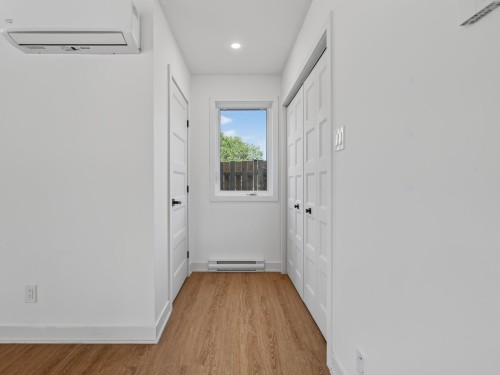 Passageway - 2-338 Rue St-Raphael, Salaberry-De-Valleyfield, QC - Indoor Photo Showing Other Room
