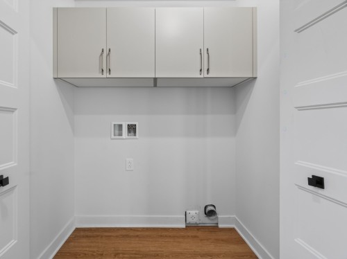 Laundry - 2-338 Rue St-Raphael, Salaberry-De-Valleyfield, QC - Indoor