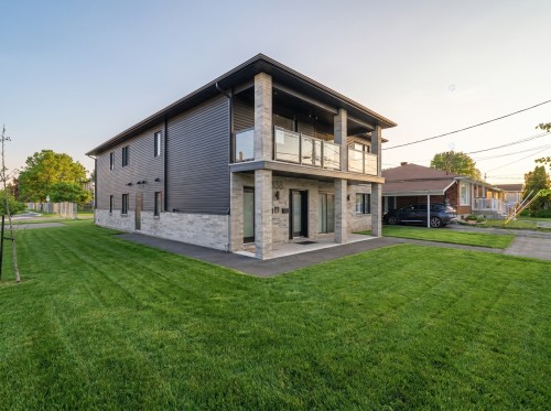 Front of Structure - 2-338 Rue St-Raphael, Salaberry-De-Valleyfield, QC - Outdoor