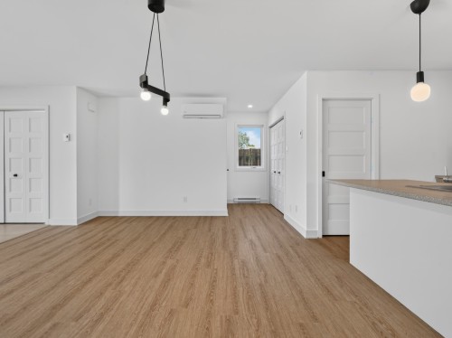Overall view - 2-338 Rue St-Raphael, Salaberry-De-Valleyfield, QC - Indoor