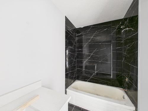 12222 111 Ave Nw, Edmonton, AB - Indoor Photo Showing Bathroom