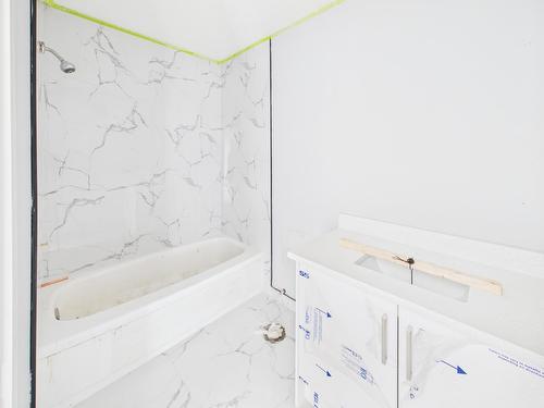 12222 111 Ave Nw, Edmonton, AB - Indoor Photo Showing Bathroom