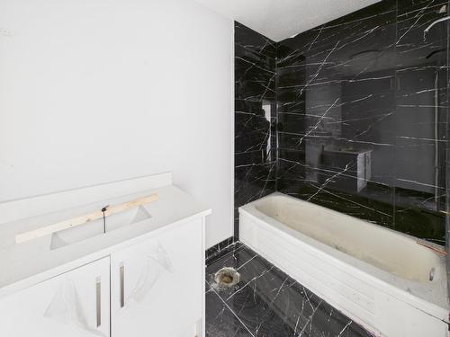 12222 111 Ave Nw, Edmonton, AB - Indoor Photo Showing Bathroom