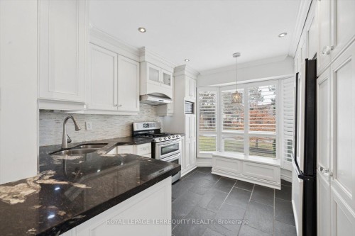 1825 Hyde Mill Crescent, Mississauga, ON - Indoor Photo Showing Kitchen With Stainless Steel Kitchen With Double Sink With Upgraded Kitchen