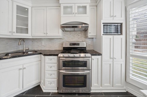 1825 Hyde Mill Crescent, Mississauga, ON - Indoor Photo Showing Kitchen With Double Sink