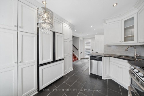 1825 Hyde Mill Crescent, Mississauga, ON - Indoor Photo Showing Kitchen