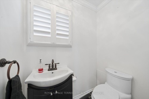 1825 Hyde Mill Crescent, Mississauga, ON - Indoor Photo Showing Bathroom