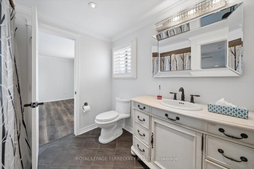 1825 Hyde Mill Crescent, Mississauga, ON - Indoor Photo Showing Bathroom