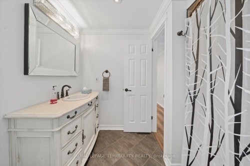 1825 Hyde Mill Crescent, Mississauga, ON - Indoor Photo Showing Bathroom