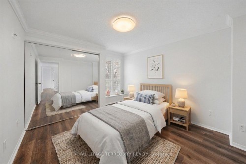 1825 Hyde Mill Crescent, Mississauga, ON - Indoor Photo Showing Bedroom