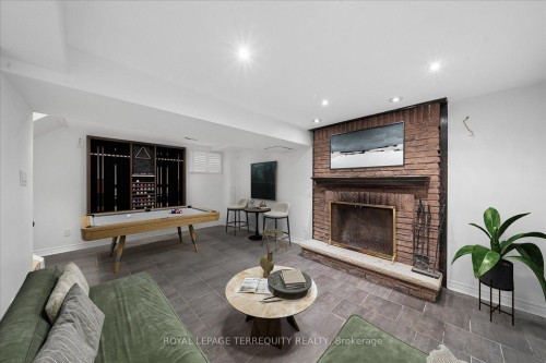 1825 Hyde Mill Crescent, Mississauga, ON - Indoor Photo Showing Living Room With Fireplace