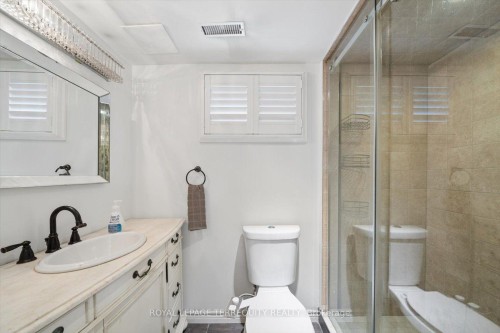 1825 Hyde Mill Crescent, Mississauga, ON - Indoor Photo Showing Bathroom