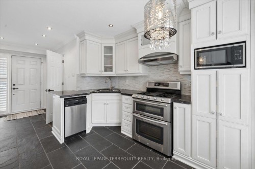 1825 Hyde Mill Crescent, Mississauga, ON - Indoor Photo Showing Kitchen With Stainless Steel Kitchen
