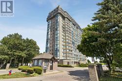 1006 - 880 DUNDAS STREET WEST STREET  Mississauga, ON L5C 4H3