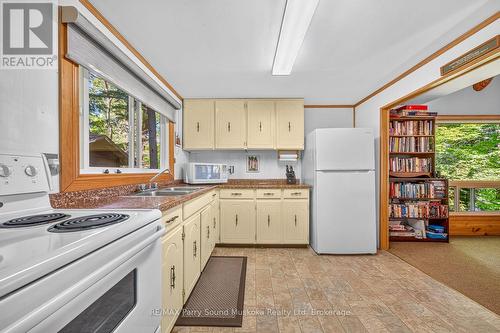 2 South Point Drive, Mckellar, ON - Indoor Photo Showing Kitchen With Double Sink