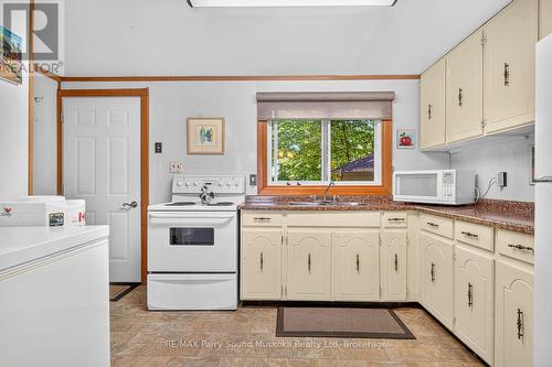 2 South Point Drive, Mckellar, ON - Indoor Photo Showing Kitchen