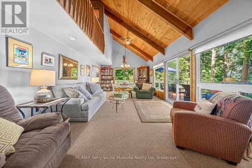 2 South Point Drive, Mckellar, ON - Indoor Photo Showing Living Room