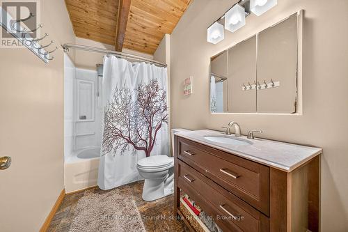 2 South Point Drive, Mckellar, ON - Indoor Photo Showing Bathroom