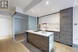 4501 - 488 UNIVERSITY AVENUE Toronto, ON M5G 0C1