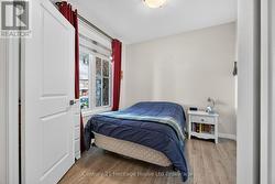 Second main floor bedroom - 