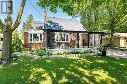 4 FERN STREET  Brampton, ON L6Y 1X2