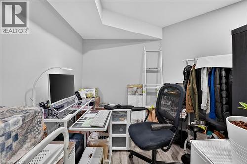 Image quality insufficient for description - 3346 Chartrand Crescent, Mississauga, ON - Indoor Photo Showing Office