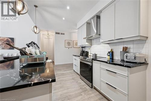 972 Stonecliffe Walk Unit# 18, Kitchener, ON - Indoor Photo Showing Kitchen