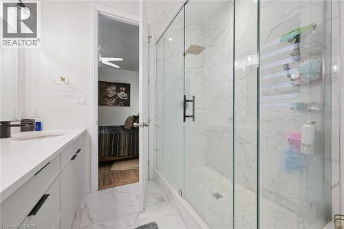 972 Stonecliffe Walk Unit# 18, Kitchener, ON - Indoor Photo Showing Bathroom