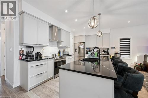 972 Stonecliffe Walk Unit# 18, Kitchener, ON - Indoor Photo Showing Kitchen With Upgraded Kitchen