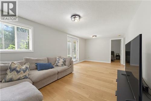 32 Stonehaven Place, Cambridge, ON - Indoor Photo Showing Living Room