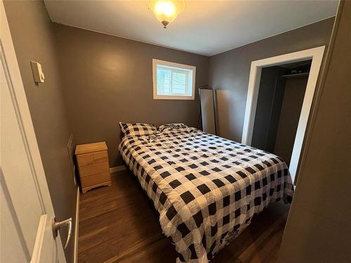330 Mountain Avenue, Killarney, MB - Indoor Photo Showing Bedroom