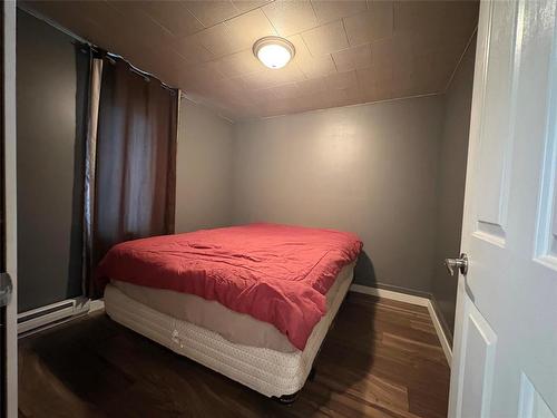 330 Mountain Avenue, Killarney, MB - Indoor Photo Showing Bedroom