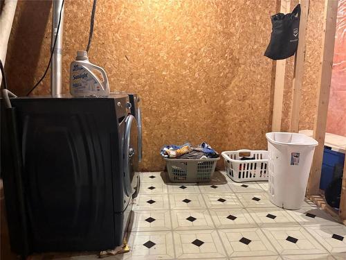 Laundry - 330 Mountain Avenue, Killarney, MB - Indoor