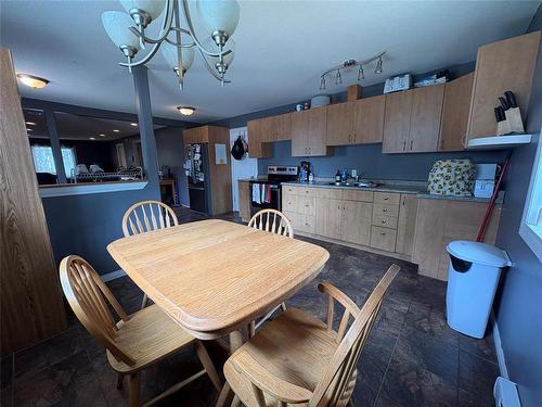 330 Mountain Avenue, Killarney, MB - Indoor Photo Showing Dining Room