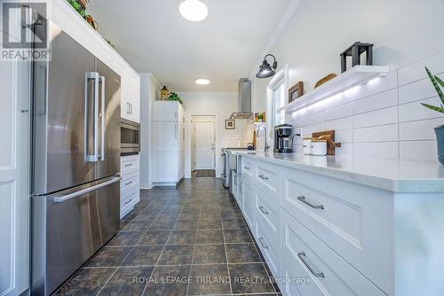 15 Augusta Crescent, St. Thomas, ON - Indoor Photo Showing Kitchen