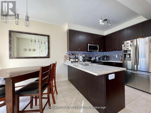 5532 Meadowcrest Avenue, Mississauga, ON - Indoor Photo Showing Kitchen With Double Sink With Upgraded Kitchen