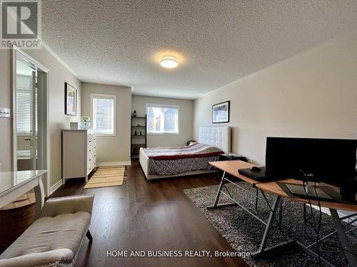 5532 Meadowcrest Avenue, Mississauga, ON - Indoor Photo Showing Bedroom