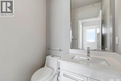 916 Stonebridge Common, Saskatoon, SK - Indoor Photo Showing Bathroom