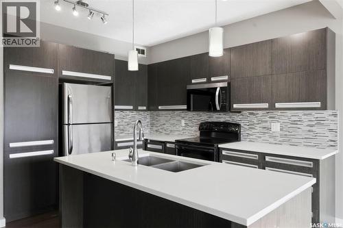 916 Stonebridge Common, Saskatoon, SK - Indoor Photo Showing Kitchen With Double Sink With Upgraded Kitchen